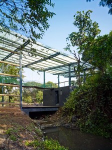 Deck-Bridge-Across-Stream © Architecture BRIO