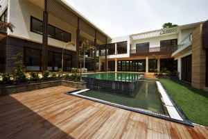VIEW-FROM-OUTSIDE-HOME-THEATRE | Image © Spaces Architects
