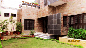 Courtyard House | Image © SAKAAR Design Studio